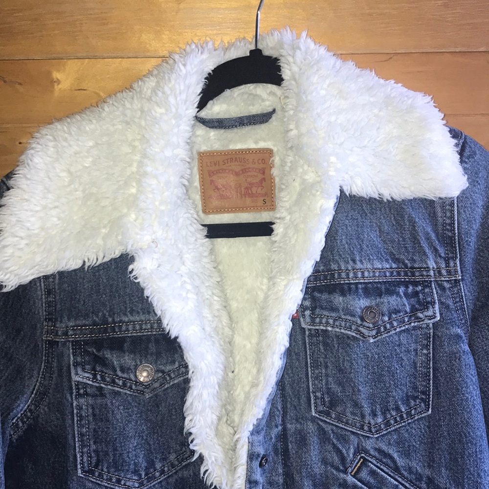 Levis jacket with fur